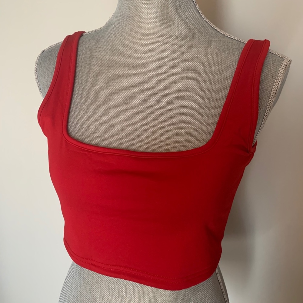 Basic solid sleeveless stretch crop tank top